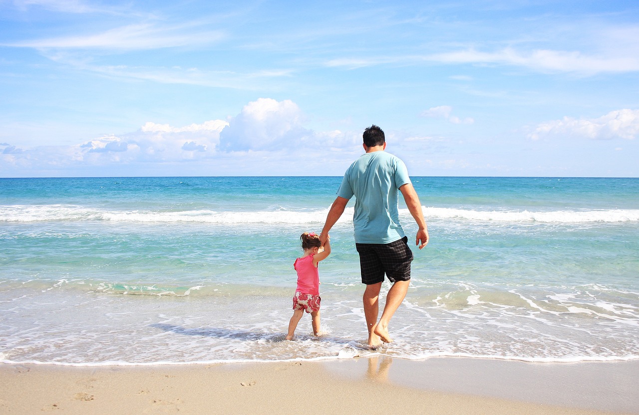 father, daughter, beach-656734.jpg